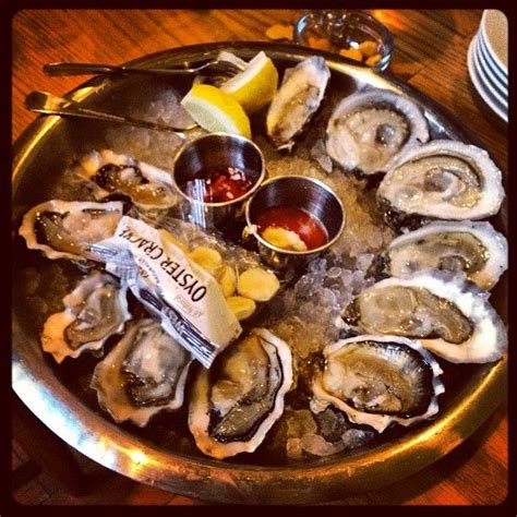 Hanks Oyster Bar In Washington Dc Oyster Bar Crab Cakes Clams