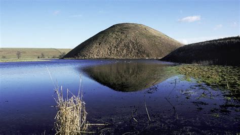 The drive from kuala lumpur goes by so and within 45 minutes we arrive to a little farm on the hill. Silbury Hill | National Trust