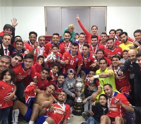 En la revancha en la paz logró la segunda goleada de su trayectoria al vencer a los chilenos por 3 a 0. Pin de Pame en Chile | Seleccion chilena, Seleccion ...