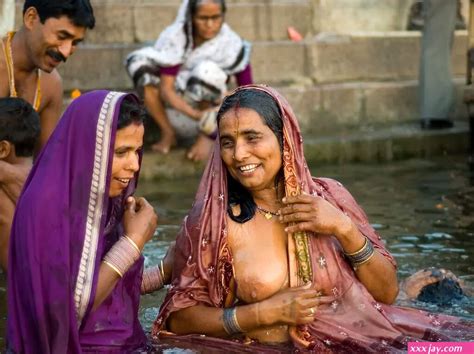 Desi Aunty Ganga River Nude Bath Pics Xxxjay
