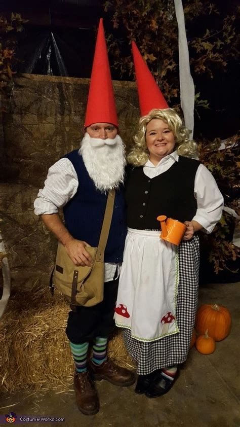 Gnomeo And Juliet Couple S Costume Diy Costumes Under 35 Halloween Costume Contest Garden