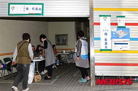 18세 선거권 연령 하향 홍보 뮤직비디오호치키스와 중앙선거관리위원회의 콜라보레이션2002년 4월 16일 이전 생일자들은 제21대 국회의원선거에 참여할 수 있습니다. 개 발사 - 실시간 검색어 : 투표소