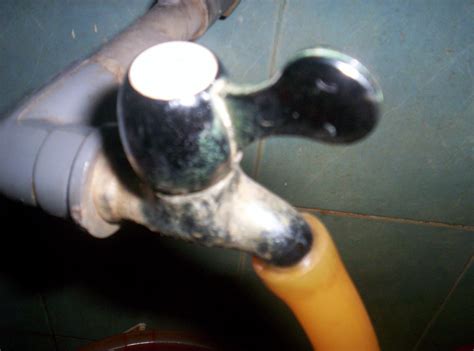 Hos longkang disambungkan kepada paip berdiri yang dipasang pada. HUSSIN MAMAT eHARDWARE: Cara Penyambungan Saluran Air ...