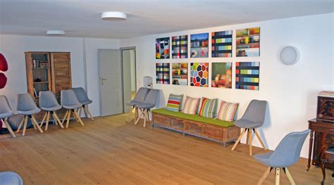 8 monaten abstinenz) wieder im haus der begegnung proben durften, wenn auch in eingeschränkter form, unter einhaltung der hygienevorschriften mit entsprechenden abständen und auch nur in den einzelnen stimmen, kann nunmehr wieder der gesamte chor (mit allen stimmlagen), vorerst für 3 singstunden (12. Haus der Begegnung - BRK Kreisverband Erding