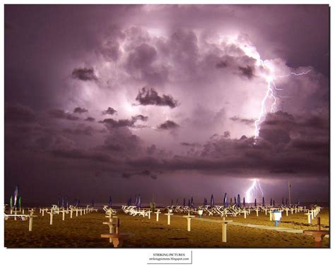 AMAZING STRIKING PICTURES.... ALL OF THEM!: Lightning