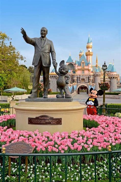 Go Away To Disneyland „disneyland Partners Statue Quelle Hier Oder