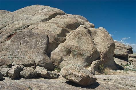 Slideshow 883-23: Eroded granite rock formations. Independence Rock ...