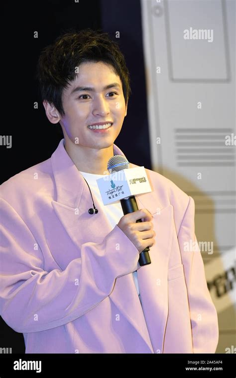 Chinese Actor Zhang Zhehan Wearing Pink Suit Interacts With Concert