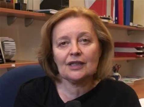 Je predsedníčkou najstaršieho slovenského ženského spolku živena. Magda Vášáryová - YouTube
