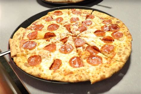 Cheese employees have spoken out, claiming that the pies are sometimes cut irregularly due to the chain's rule that each pizza must have 12 slices. Decoder Ring: Chuck E. Cheese Pizza War - Food Tummy