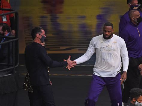 Report Lebron James Considering Playing Out Contract With Lakers Instead Of Signing Extension