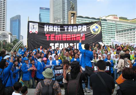 World environment day atau hari lingkungan hidup sedunia diperingati setiap tanggal 5 juni. Hari Tanpa Tembakau Sedunia Adalah Peyakit
