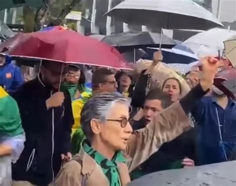 Cássia Kis participa de manifestação pró Bolsonaro no Rio PaiPee