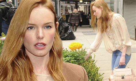 Kate Bosworth Looks Chic As Street Flower Vendor Perks Her Interest