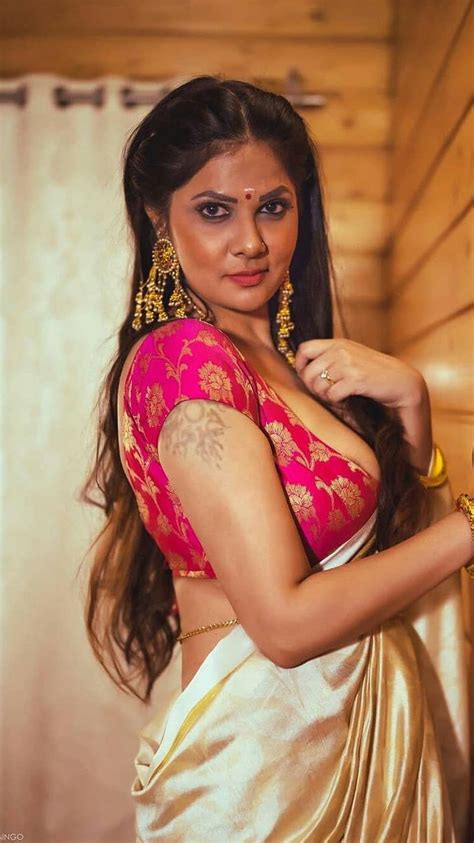 Aabha Paul Modelo Actriz De Bollywood Amante Del Sari Fondo De Pantalla De Tel Fono Hd