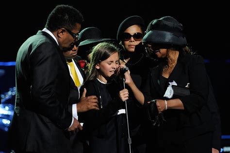 Michael jackson funeral held in l.a. Janet Jackson and Paris Jackson Photos Photos - Memorial Service For Michael Jackson Draws ...