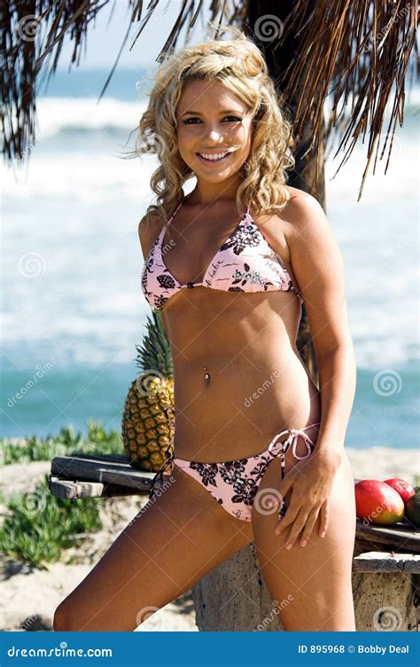 Bikini Strand Blond Stockfoto Bild Von Frauen Schick