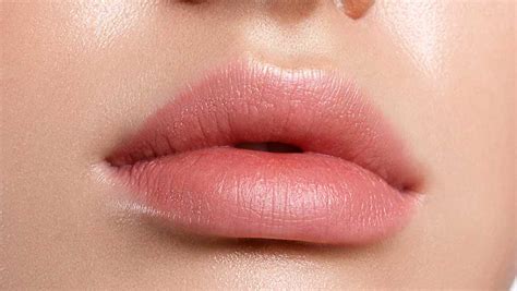 5 At Home Remedies To Soothe Dry Lips Shefinds