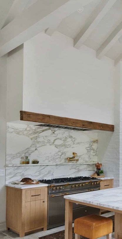 Elegant Calacatta Marble Slab Backsplash For A Stunning Kitchen
