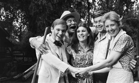 ‘the Waltons Watch Rare ‘home Movies From Behind The Scenes