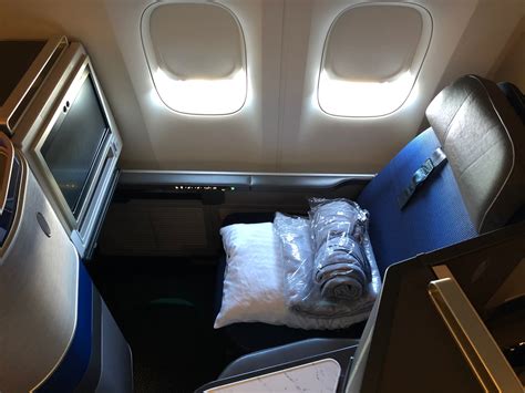 My First Impressions Of United 777 300er Polaris Business Class Live