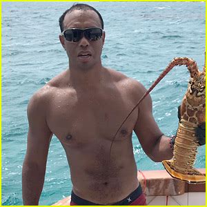 Tiger Woods Shows Off Toned Body In New Shirtless Photo Shirtless