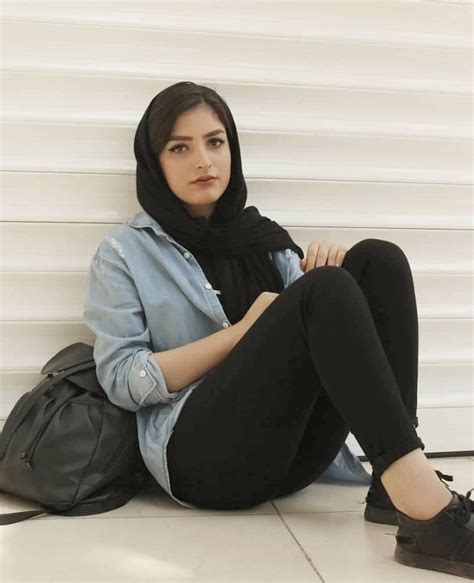 Pin By Hot Girls Daily On Iranian Girls Gaya Hijab Pakaian Wanita Wanita