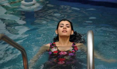 Latest Movies Gallery Archana Telugu Actress Wet Bathing Pics
