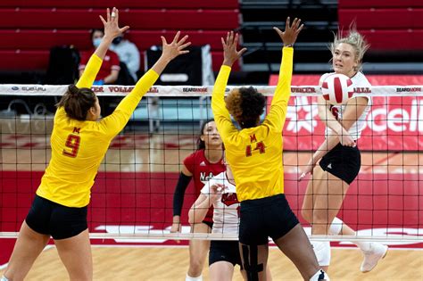 Nebraska Volleyball Faces First Real Test In No 5 Minnesota Sports