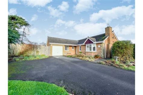 3 bedroom detached bungalow for sale in meadow close northallerton dl7 dl7