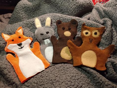 The gifts just keep getting better! Second finished project: handpuppets for a birthday gift ...