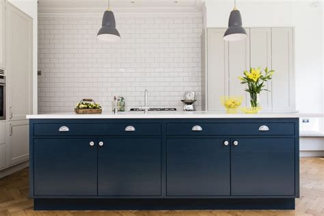 This color is a great choice for modern paneled or slab kitchen cabinets because it's bold enough not to appear flat. Frillen with Hague Blue Island | Hague blue kitchen, Blue ...