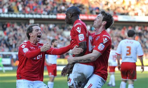 League One Round Up Charlton Increase Lead At Top Daily Mail Online