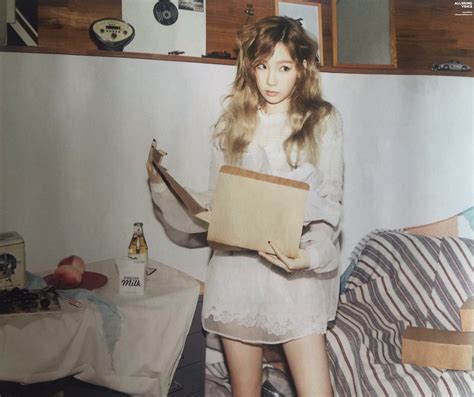 Snsd Taeyeon Charms Fans Through Ceci S September Issue Wonderful Generation