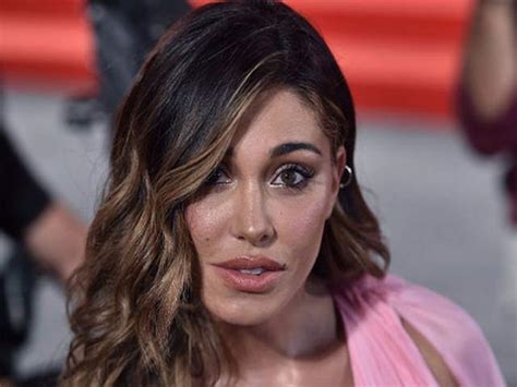 Llevo tu luz y tu olor x donde quiera que vaya. Belen Rodriguez a Verissimo: Iannone e come l'ha lasciata ...