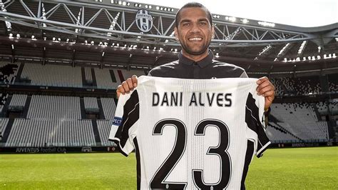 Dani Alves First Two Days At Juventus Youtube