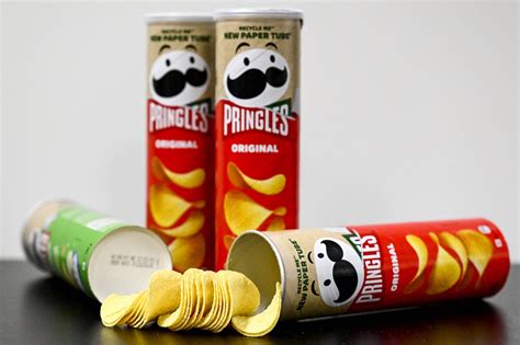 So Essen Sie Die Chips Von Pringles Und Co Richtig
