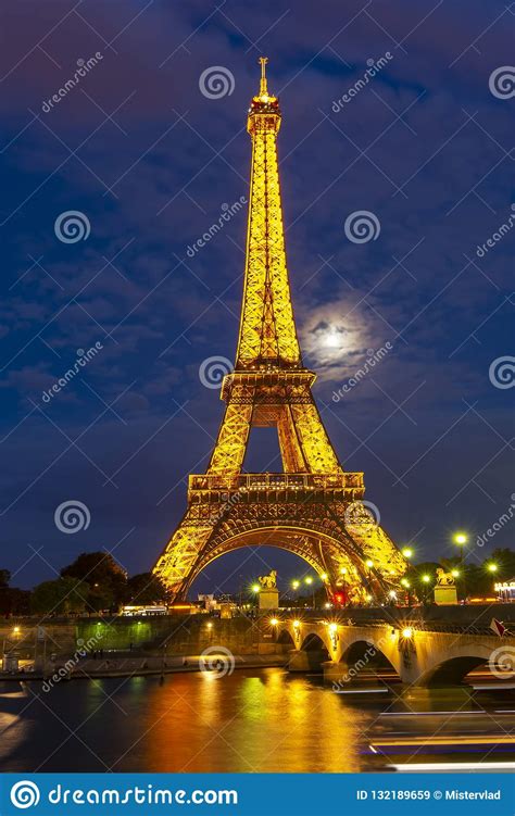 Learning & lectures christie's education online course: Eiffel Tower At Night Illumination, Paris, France ...
