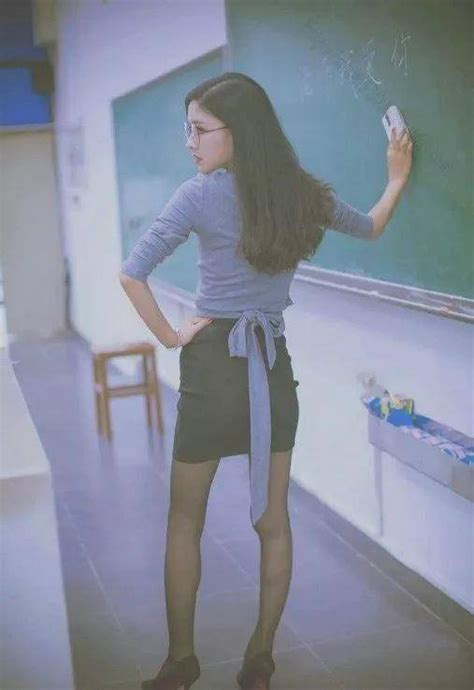 性感女老师黑丝包臀裙，撩的人心痒痒，网友：我也想要这样的老师