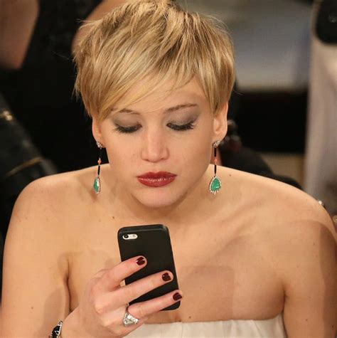 Celebrities Who Hate Social Media Popsugar Tech