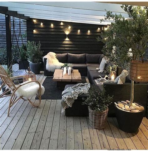 31 Best Tiny Condo Balcony Patio Ideas And Designs For Privacy 2021