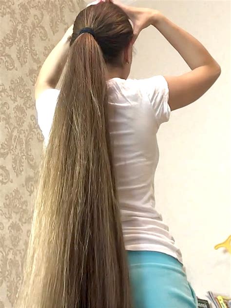 VIDEO - Insanely long hair - RealRapunzels