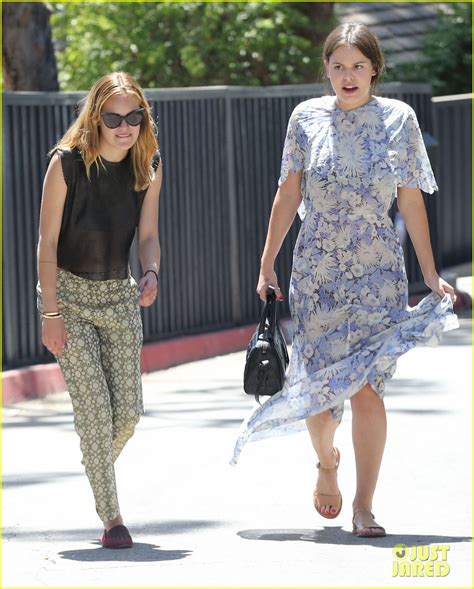 Rumer Tallulah Willis Spend Mother S Day With Mom Demi Moore Photo