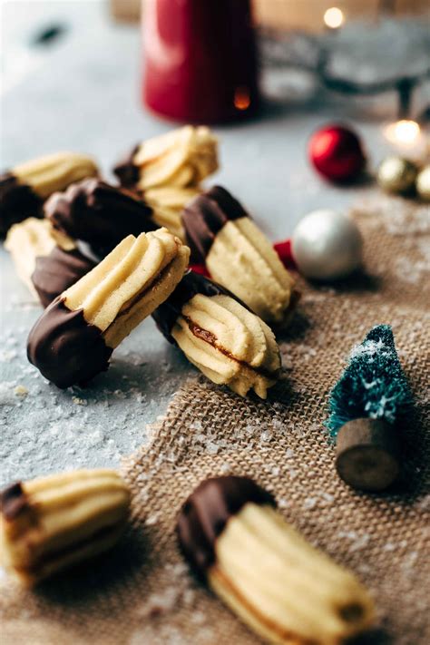 Spread on tops of cookies. Linzer Cookies Recipe | Linzer cookies recipe, Recipes ...