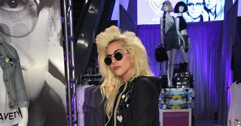 Lady Gaga Joanne Livestream Artist Premieres Million Reasons In A Nashville Dive Bar