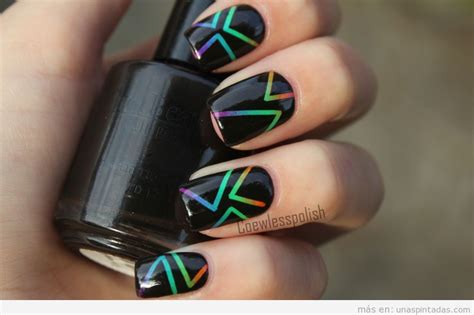 Con sutiles muestras de colores llamativos puedes obtener un aire sofisticado aún con el neón, sinónimo de atrevimiento y desenfado. Nail Art de Degradado de colores neón bajo negro | uñas pintadas | Aprende cómo hacer diseños y ...