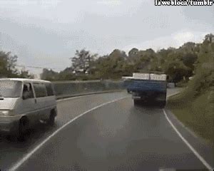 Check spelling or type a new query. la web loca accident gif | WiffleGif