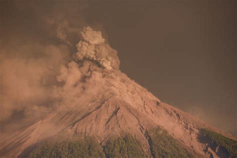 La Erupción Del Volcán De Fuego Que Causó 3000 Evacuados En Guatemala