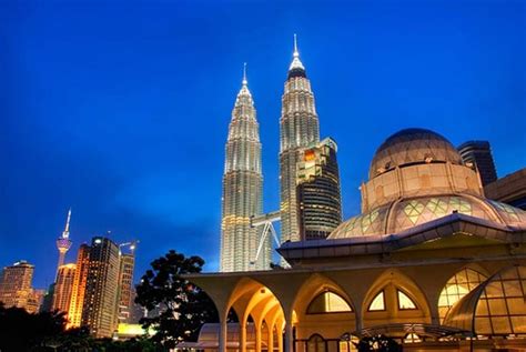 They may focus on a subfield like accounting or business finance right away, or wait to specialize with a graduate degree. Malaysia Eyes Starring Role in Islamic Finance - Tactical ...