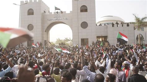 Sudan Protests Demonstrators Wait For Army Statement Bbc News